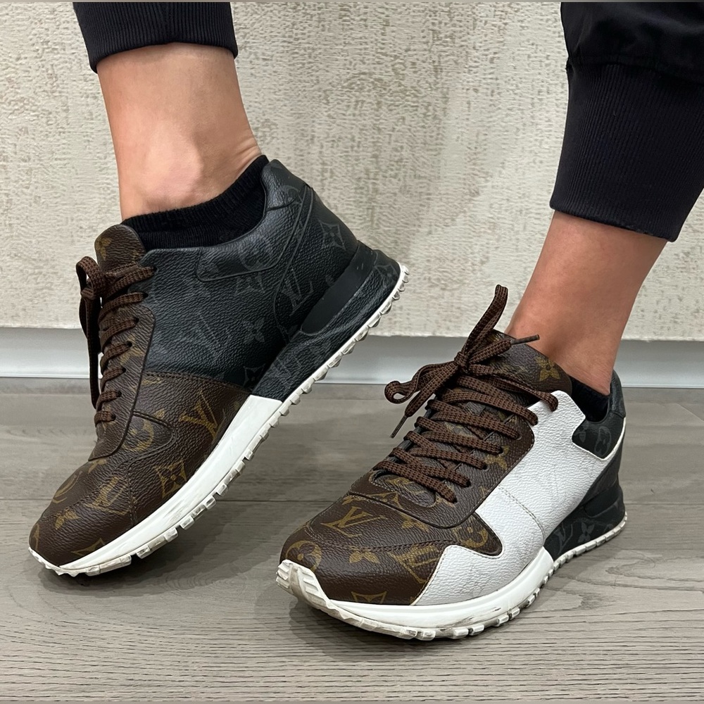 Louis Vuitton men leather sneakers. Monogram. Size 6. Unisex. Women size 39.